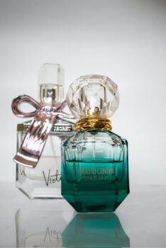 Travel perfume atomiser